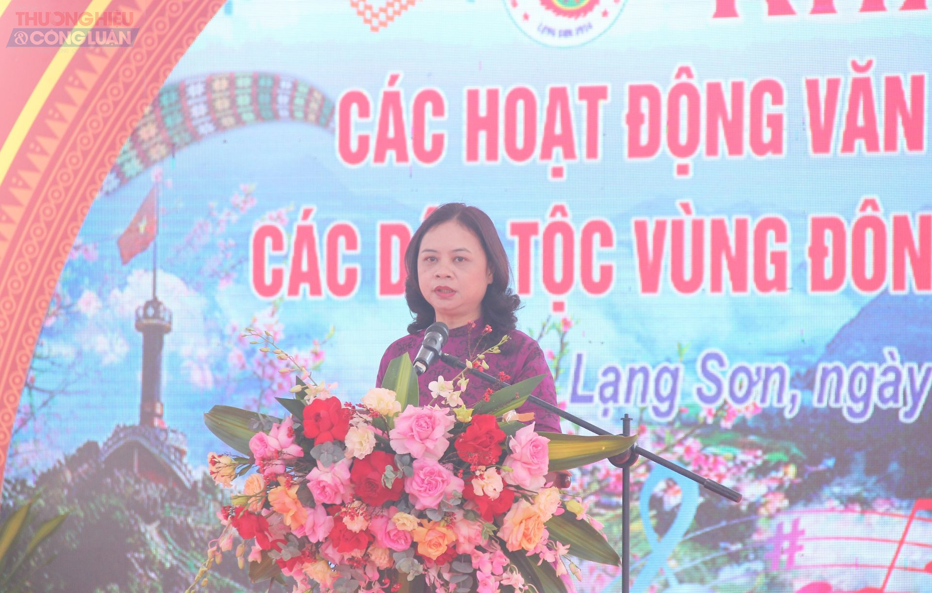 Đồng chí Nguyễn Thị Hải Nhung, Vụ trưởng Vụ Văn hóa dân tộc, Bộ Văn hóa, Thể thao và Du lịch phát biểu khai mạc các hoạt động chung trong khuôn khổ Ngày hội văn hóa, thể thao và du lịch các dân tộc vùng Đông Bắc lần thứ XI tại tỉnh Lạng Sơn