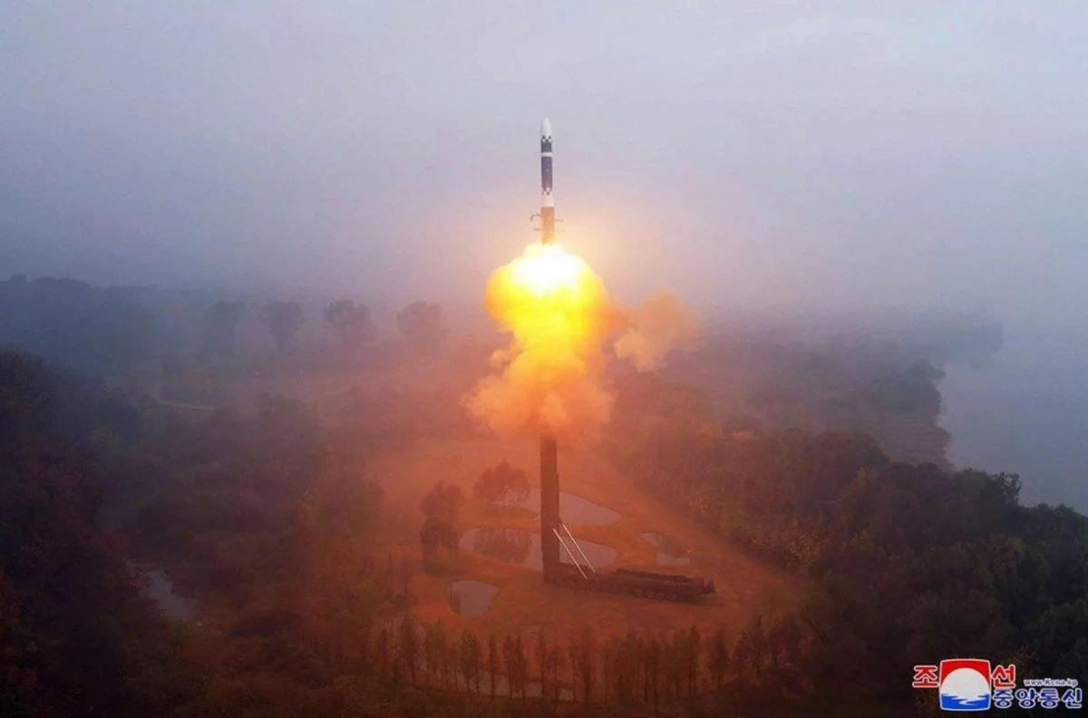 Hãng thông tấn trung ương Triều Tiên (KCNA) xác nhận nước này đã thử thành công tên lửa ICBM Hwasong-19 thế hệ mới vào ngày 31/10. Ảnh: Army Recognition