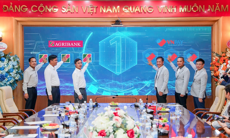 Đại diện lãnh đạo Agribank - VNPAY chính thức bấm nút ra mắt Giải pháp OSB