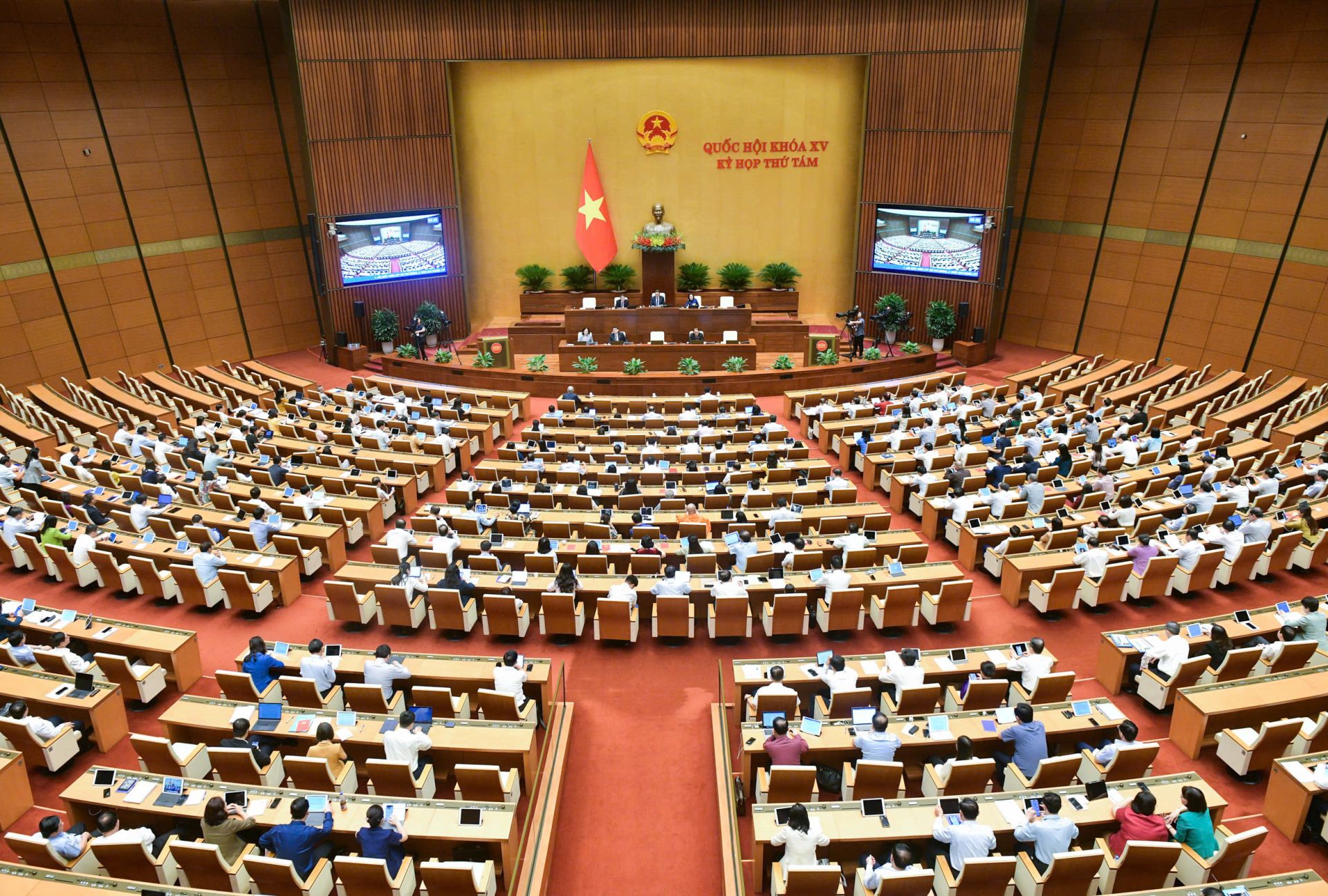 Hôm nay, Quốc hội thảo luận về Quy hoạch sử dụng đất; kinh tế - xã hội; bổ sung vốn cho VCB