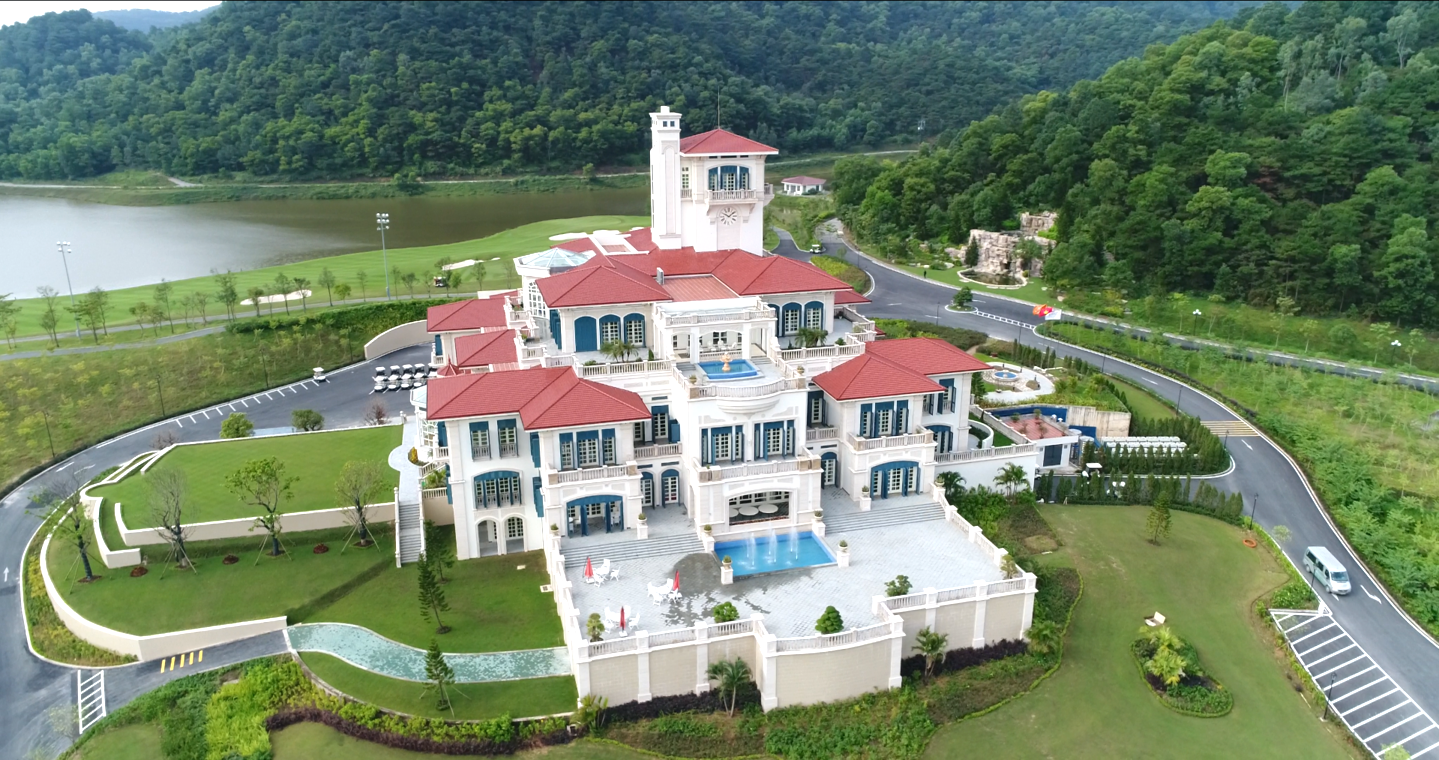 Khung cảnh đẹp như tranh vẽ của nhà câu lạc bộ sân golf Legend Hill Country Club