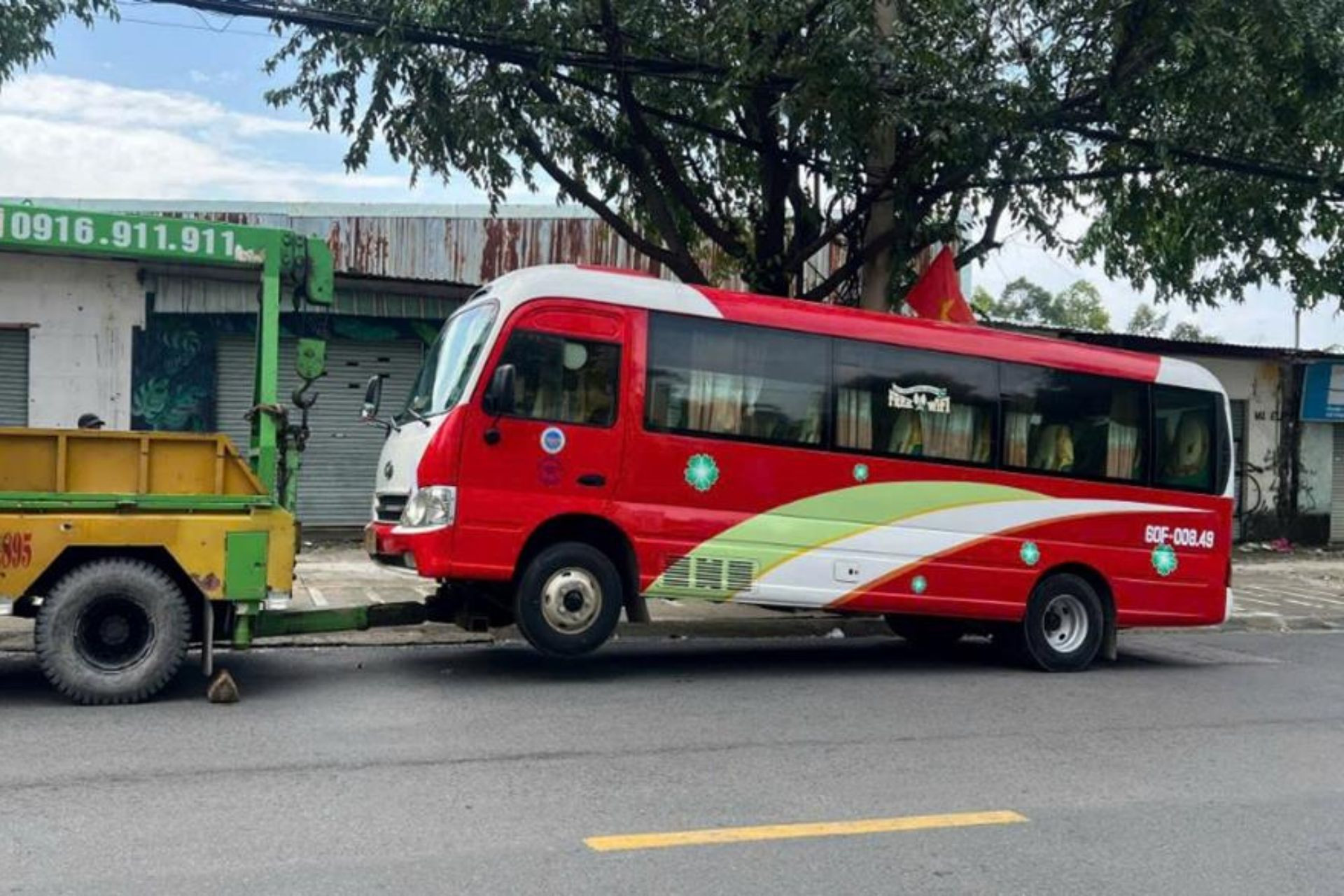 Cảnh sát đã lập biên bản, tạm giữ phương tiện 7 ngày và xử phạt tài xế số tiền 11 triệu đồng.