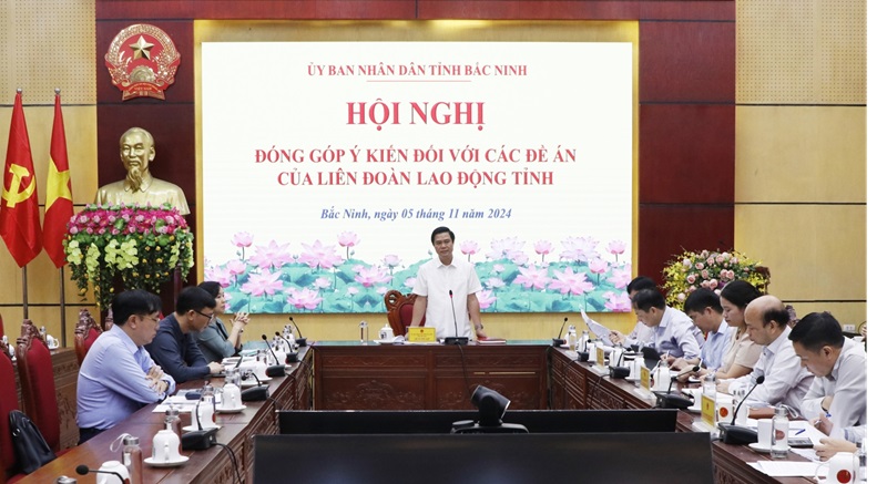 Phó Chủ tịch UBND tỉnh Lê Xuân Lợi chủ trì Hội nghị.