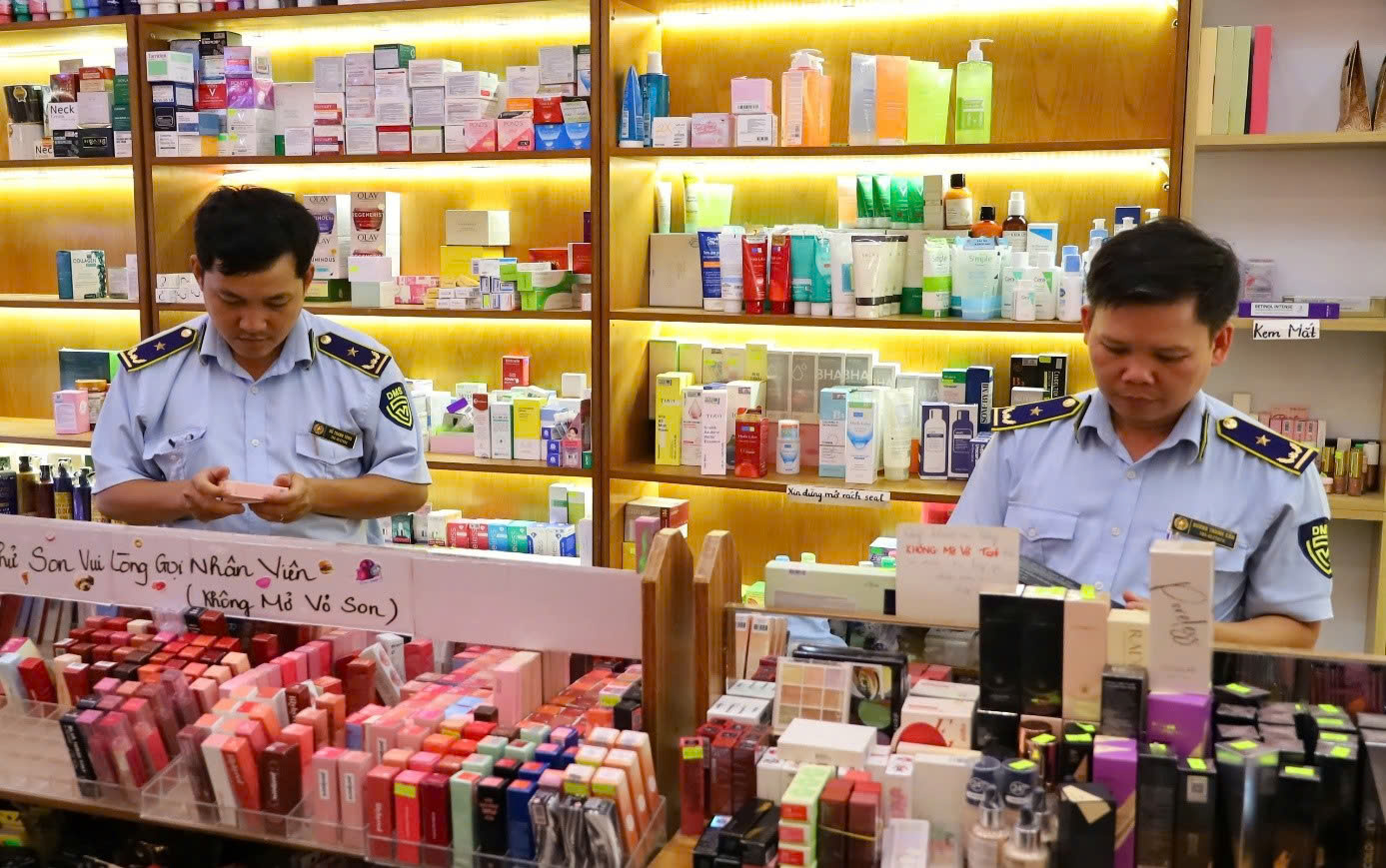 Cần Thơ phát hiện 1 hộ kinh doanh mỹ phẩm nhập lậu, mỹ phẩm không rõ nguồn gốc, xuất xứ