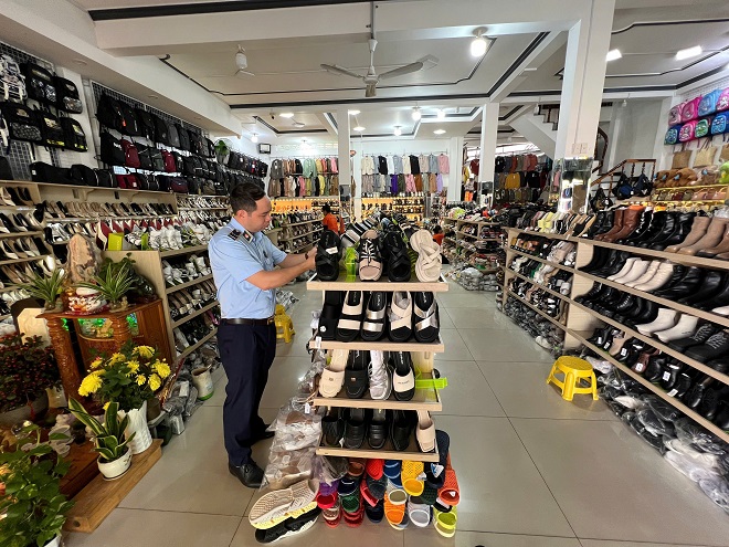 Xử phạt nhiều cơ sở kinh doanh hàng hóa không rõ nguồn gốc xuất xứ, giả mạo nhãn hiệu trên Facebook