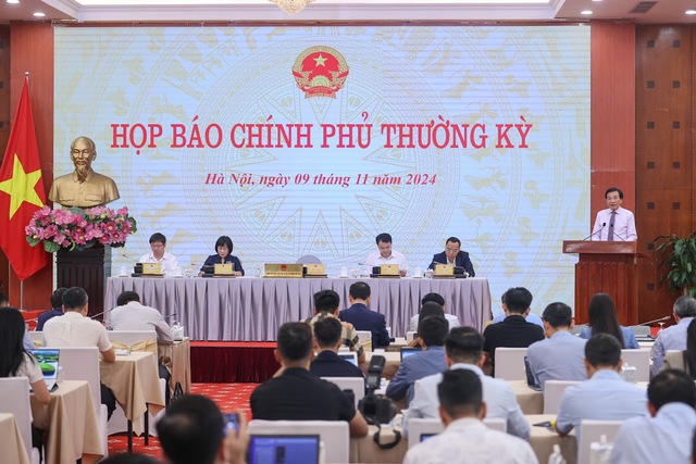 Toàn cảnh buổi họp báo thường kỳ Chính phủ tháng 10. Ảnh VGP.