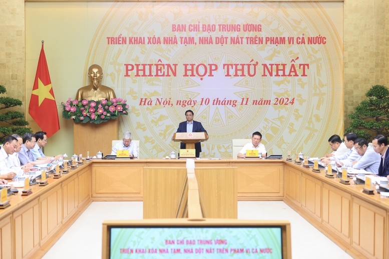 Thủ tướng Phạm Minh Chính, Trưởng Ban Chỉ đạo Trung ương triển khai xoá nhà tạm, nhà dột nát trên phạm vi cả nước chủ trì phiên họp thứ nhất của Ban Chỉ đạo - Ảnh: VGP/Nhật Bắc