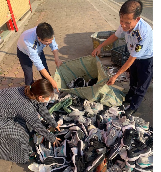 Hải Dương: Xử phạt hộ kinh doanh bán giày thể thao giả nhãn hiệu