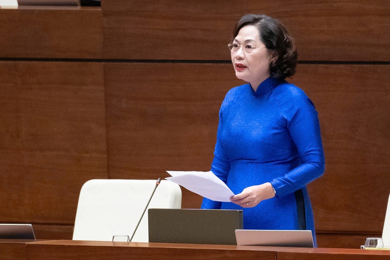 Thống đốc Ngân hàng Nhà nước Nguyễn Thị Hồng báo cáo một số vấn đề liên quan tới nội dung chất vấn - Ảnh: VGP/Nhật Bắc