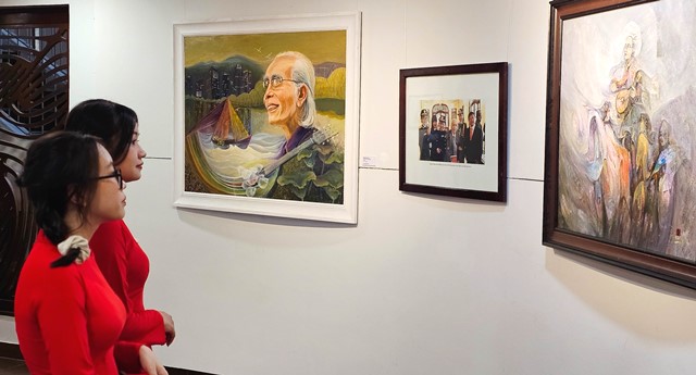 Triển lãm không chỉ là lời tri ân sâu sắc tới người nghệ sĩ tài hoa Phan Huỳnh Điểu mà còn là dịp để công chúng tôn vinh những cống hiến trọn đời của ông đối với nền âm nhạc nước nhà. Triển lãm không chỉ là lời tri ân sâu sắc tới người nghệ sĩ tài hoa Phan Huỳnh Điểu mà còn là dịp để công chúng tôn vinh những cống hiến trọn đời của ông đối với nền âm nhạc nước nhà.