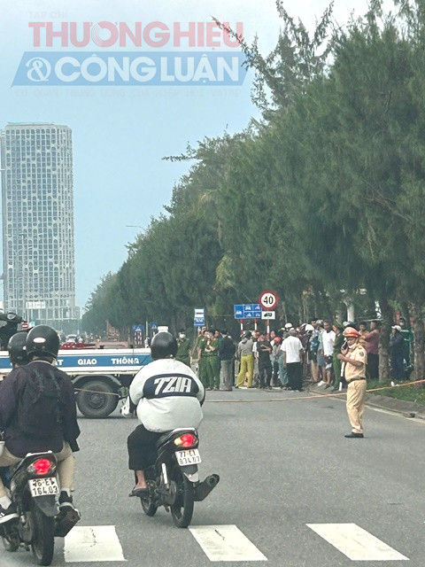 Rất nhiều người dân hiếu đến xem