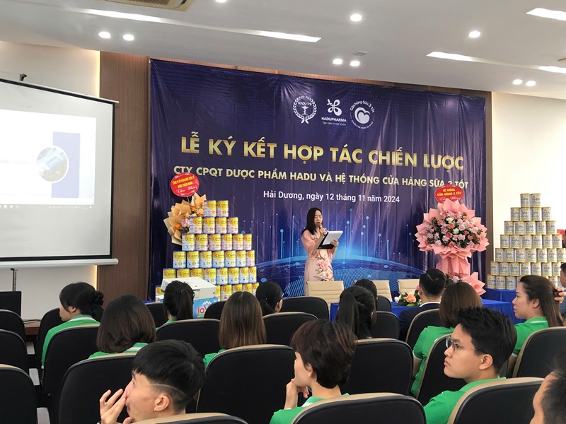 Toàn cảnh lễ ký kết hợp tác chiến lược giữa Công ty Cổ phần Quốc tế Dược phẩm Hadu (Hadu Pharma) và Hệ thống cửa hàng Sữa 3 Tốt