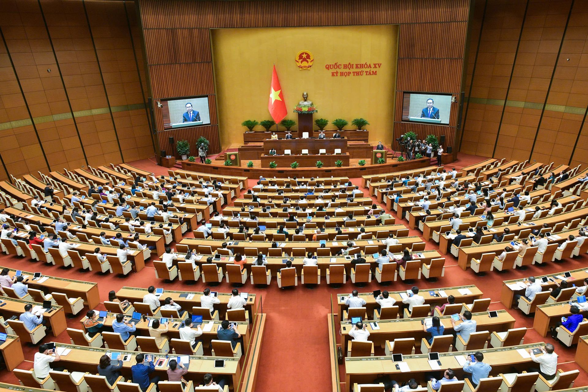 Trả lời chất vấn thấu đáo, đáp ứng yêu cầu thực tiễn