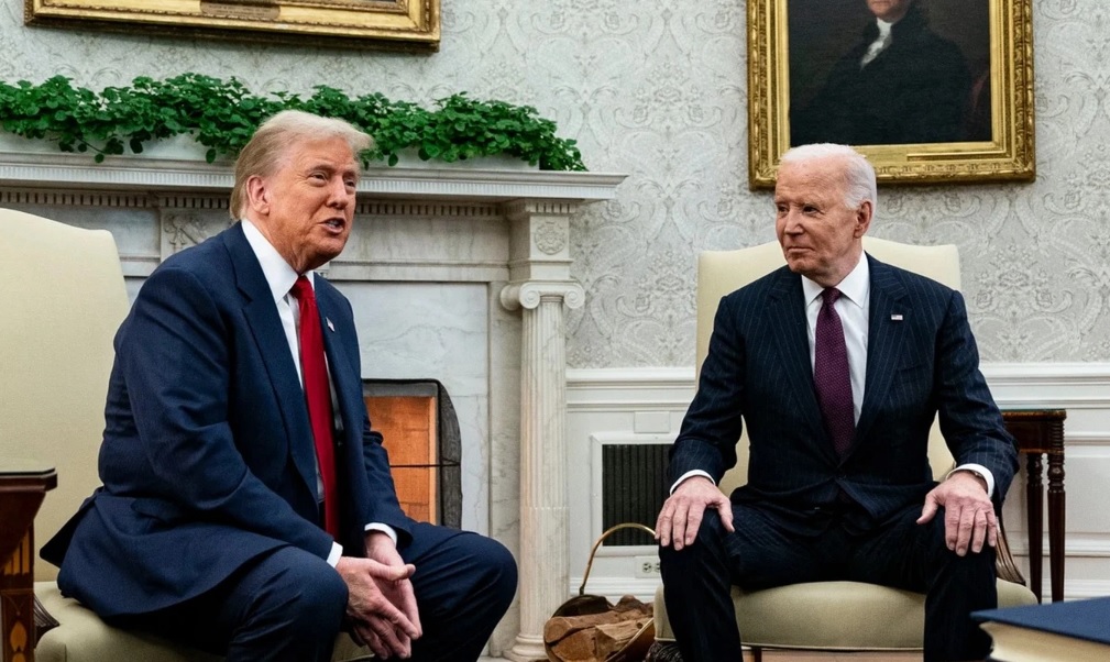 Tổng thống Mỹ Joe Biden và Tổng thống đắc cử Donald Trump trao đổi tại Nhà Trắng ngày 13/11 (Ảnh: Getty).