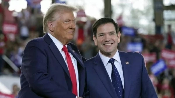 Ông Donald Trump (trái) và Thượng nghị sĩ Marco Rubio trong một cuộc vận động tranh cử tại Bắc Carolina hôm 4/11. (Nguồn: AP)