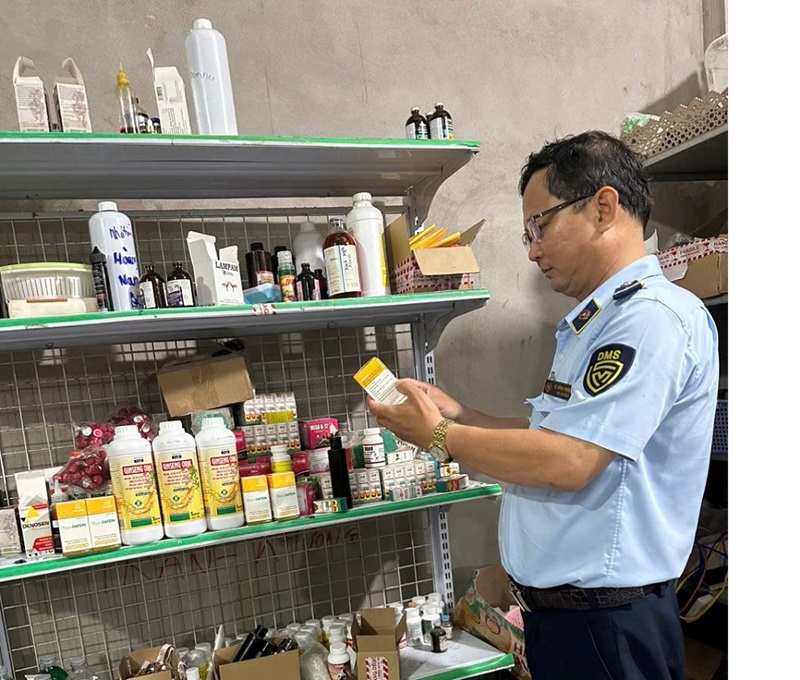 Phát hiện nhiều vi phạm tại cơ sở kinh doanh thuốc thú y trên nền tảng thương mại điện tử