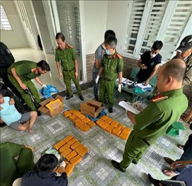 Khởi tố đối tượng vận chuyển trái phép 58kg ma túy