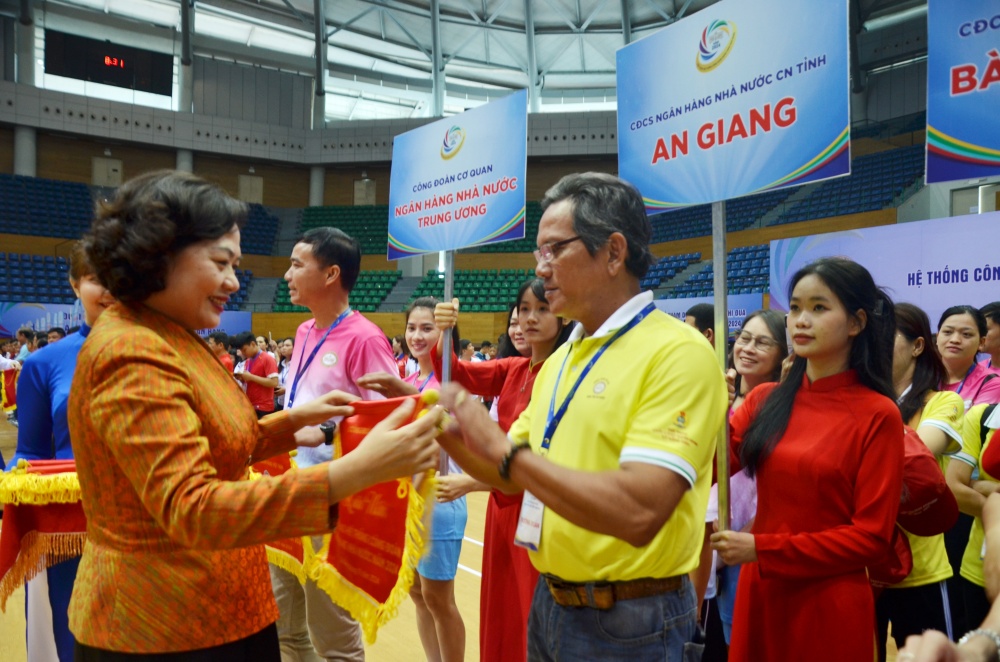 Ngành Ngân hàng phát động phong trào thi đua đặc biệt