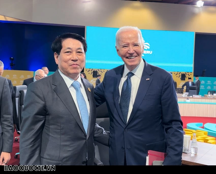 Chủ tịch nước Lương Cường trao đổi với Tổng thống Hoa Kỳ Joe Biden.