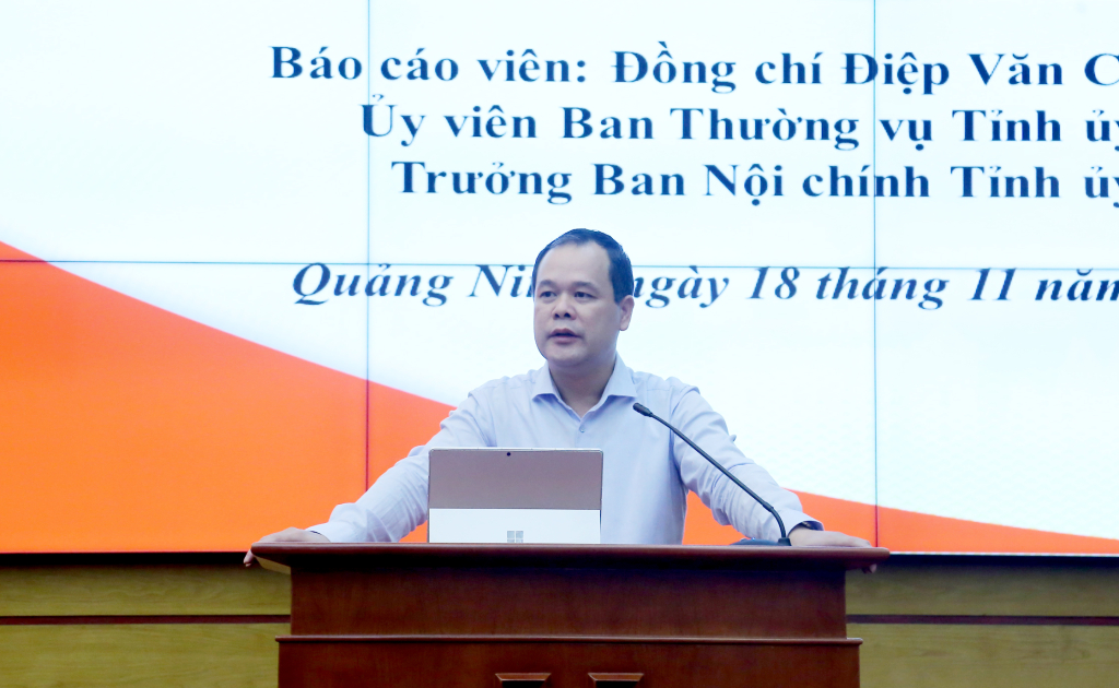 Ông Điệp Văn Chiến, Trưởng Ban Nội chính Tỉnh ủy quán triệt Nghị quyết 23 và Nghị quyết 28 của Ban Thường vụ Tỉnh ủy.