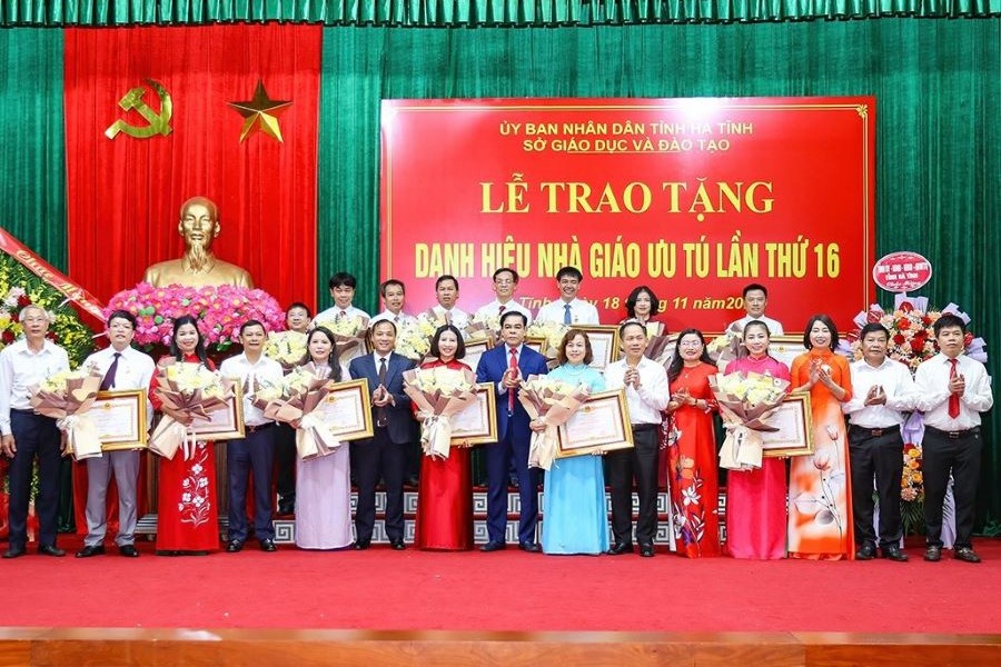 Hà Tĩnh: Trao tặng danh hiệu Nhà giáo ưu tú cho 14 nhà giáo