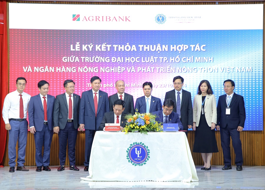 Ông Hoàng Minh Ngọc, Phó Tổng Giám đốc Agribank ký kết thỏa thuận hợp tác với Trường Đại học Luật TP.Hồ Chí Minh