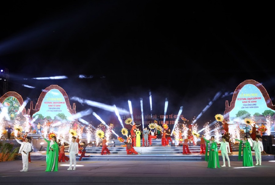 Hình ảnh khai mạc Festival Gạch Gốm đỏ - Kinh tế Xanh tỉnh Vĩnh Long lần I năm 2024,