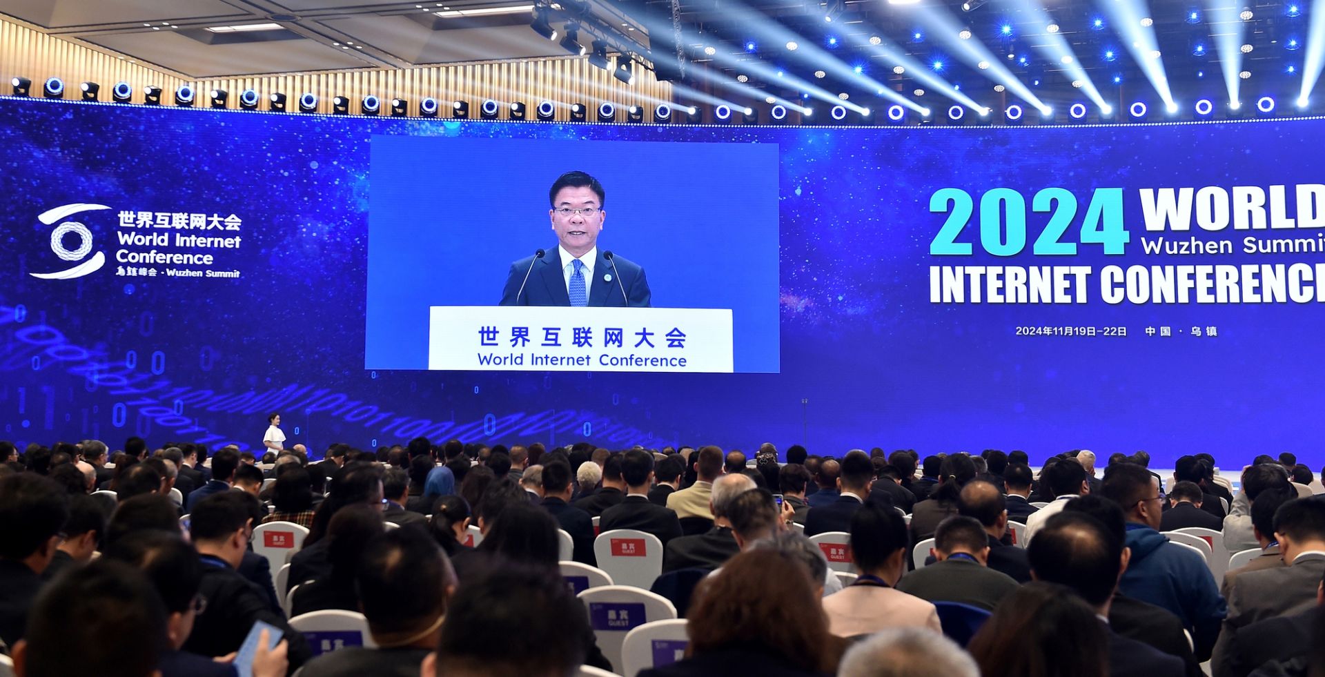 Phó Thủ tướng Lê Thành Long phát biểu tại lễ khai mạc Đại hội Internet Thế giới – WIC 2024 - Ảnh: VGP/Đức Tuân