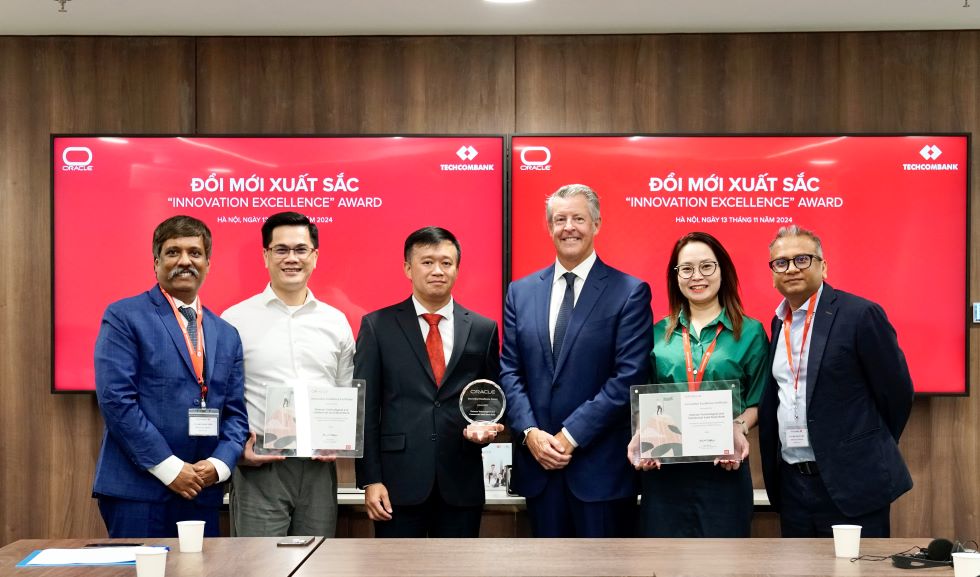 Techcombank đã trở thành ngân hàng duy nhất tại khu vực Đông Nam Á nhận giải thưởng Đổi mới xuất sắc – Innovation Excellence Award dành cho hệ thống AML phòng chống rửa tiền từ Oracle. Đây là giải thưởng thường niên có tính chọn lọc cao của Oracle với các tiêu chí được lựa chọn rất kĩ lưỡng và khắt khe.