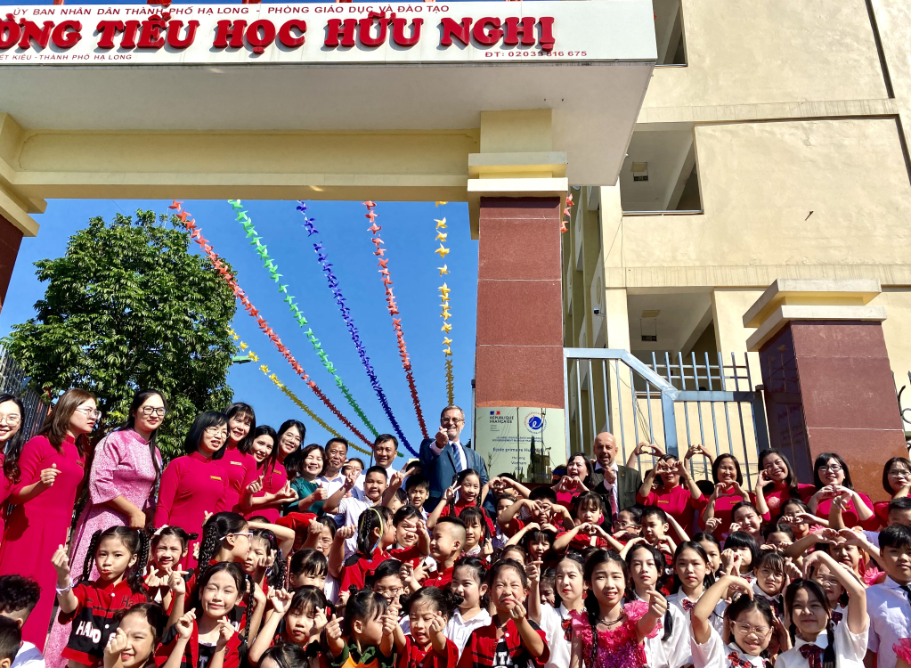 Trường Tiểu học Hữu Nghị đón nhận danh hiệu “Trường dạy tiếng Pháp đạt chuẩn Quốc tế”