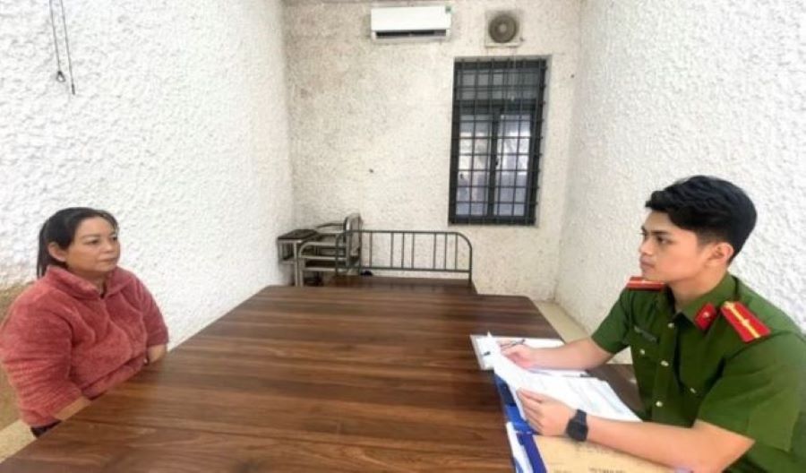 Đi xin quần áo cũ, tiện tay trộm của gia chủ 1,2 cây vàng