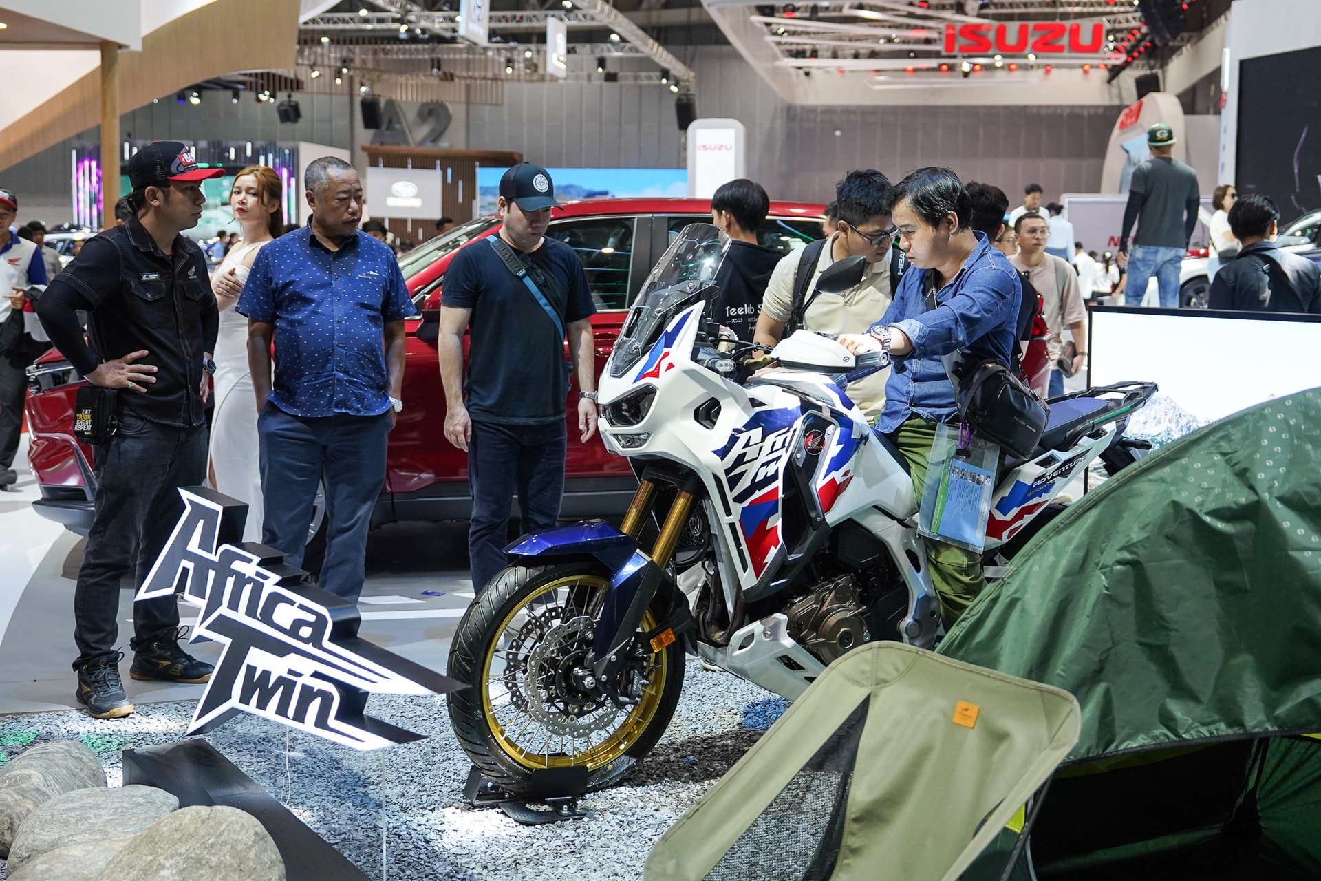 Honda Africa Twin trưng bày tại Triển lãm Ô tô và xe máy Việt Nam 2024. Ảnh: HL