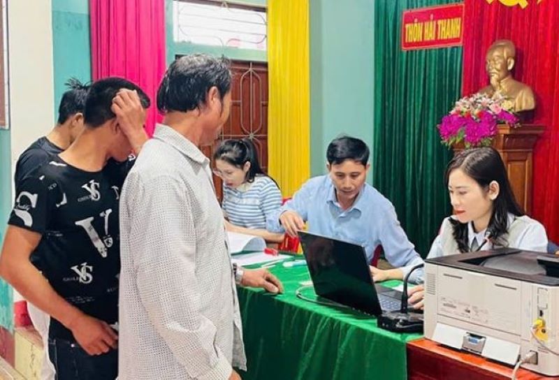 Tập trung rà soát, hướng dẫn, hỗ trợ ngư dân ghi tờ khai đăng ký cho các tàu cá 