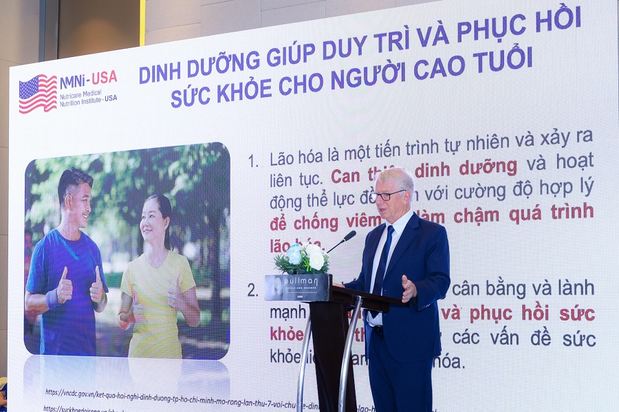 Tiến sĩ David Clark - Viện trưởng NMNI-USA chia sẻ thông tin về Dinh dưỡng Y học trong chuỗi huấn luyện dinh dưỡng tới đội ngũ của Nutricare