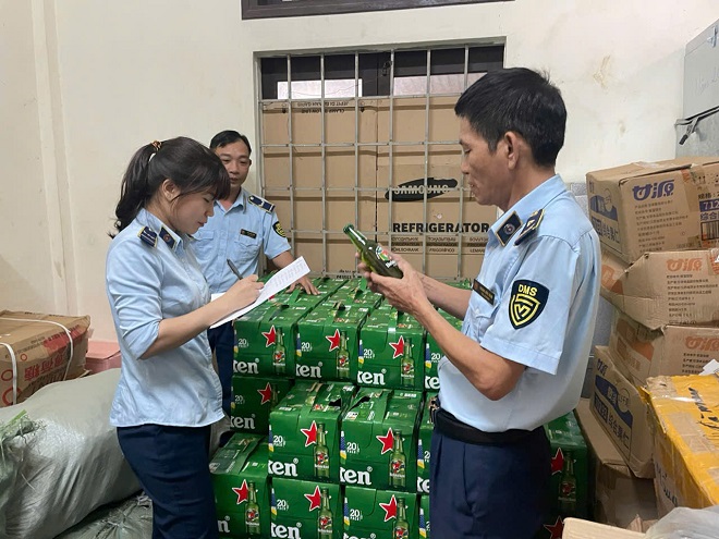 Tạm giữ 2.000 chai bia Heineken không rõ nguồn gốc xuất xứ