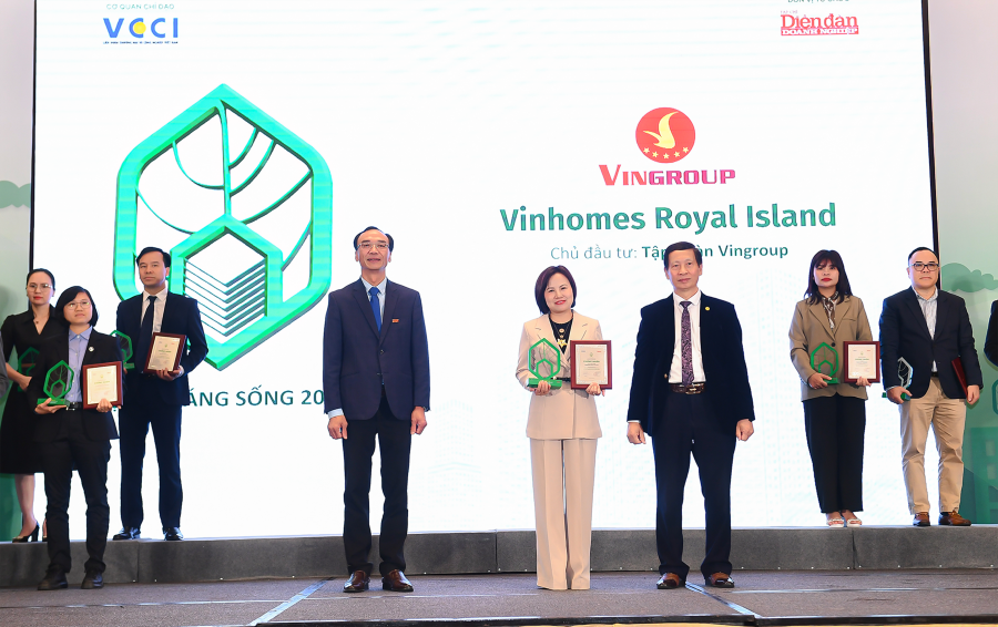 Vinhomes Royal Island nhận giải thưởng “Dự án đáng sống tiềm năng” và “Dự án có hạ tầng tiêu biểu”