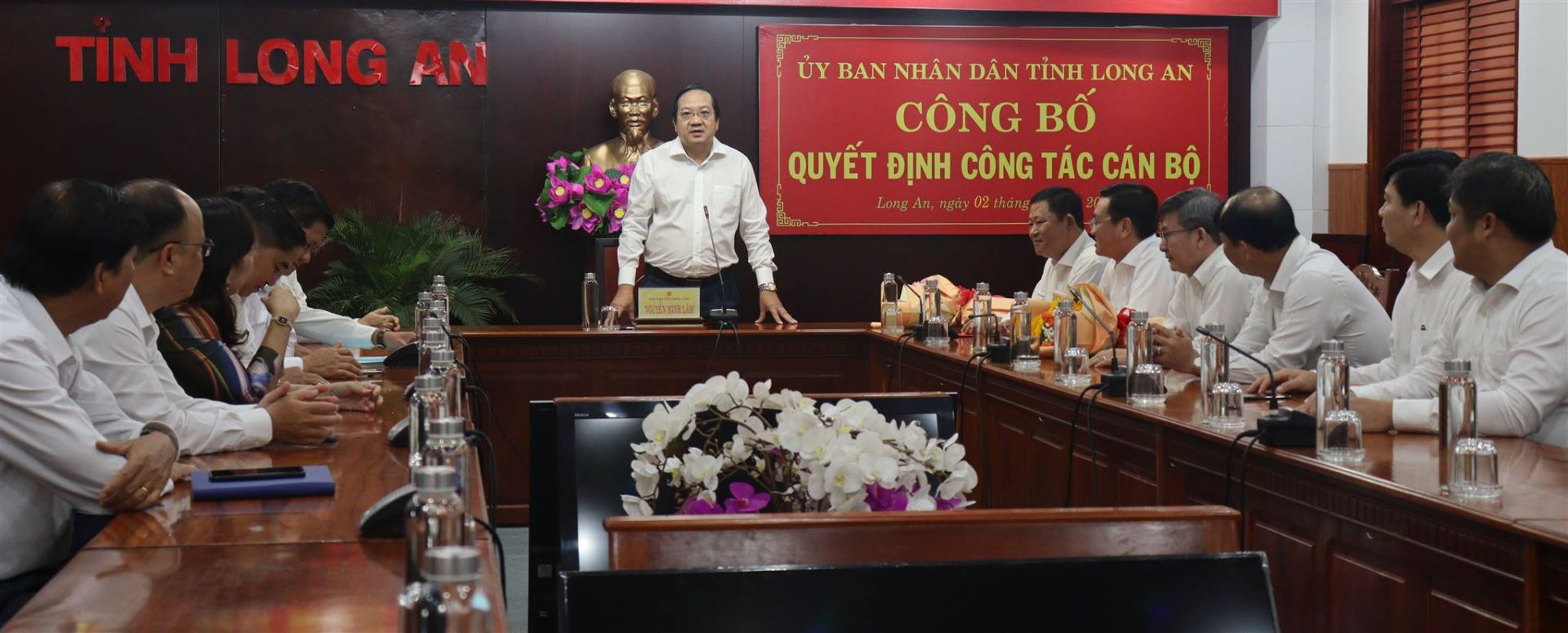 Long An công bố quyết định về công tác cán bộ