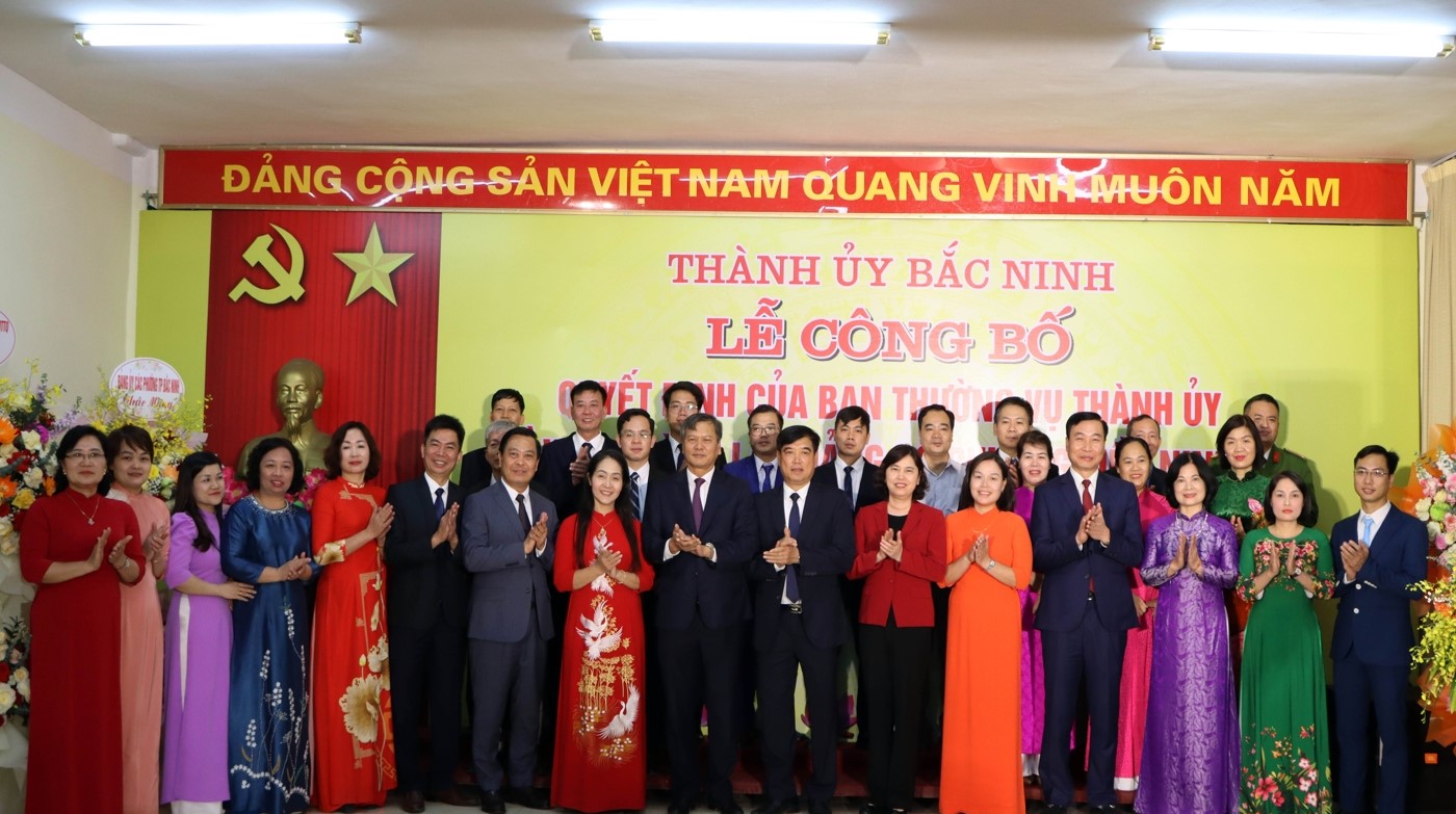 Lãnh đạo tỉnh và thành phố Bắc Ninh cùng 27 đồng chí trong Ban Chấp hành Đảng bộ phường Tiền Ninh Vệ nhiệm kỳ 2020 – 2025.