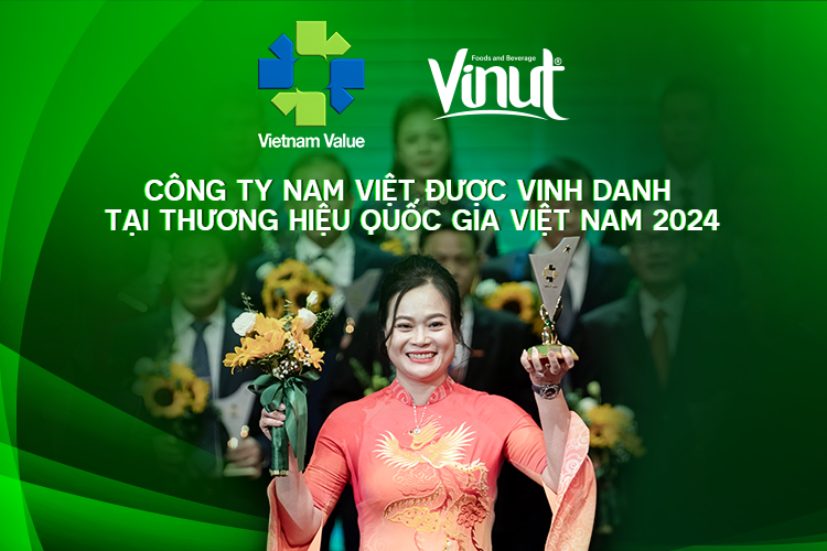 Đại diện Công ty Nam Việt nhận giải thưởng