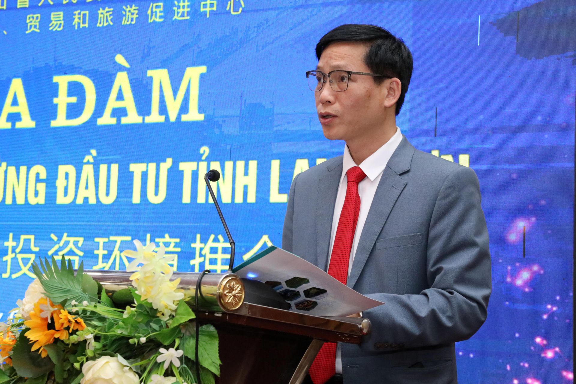 Giám đốc Trung tâm Xúc tiến Đầu tư, Thương mại và Du lịch tỉnh Lạng Sơn Hoàng Xuân Thuận phát biểu tại buổi tọa đàm