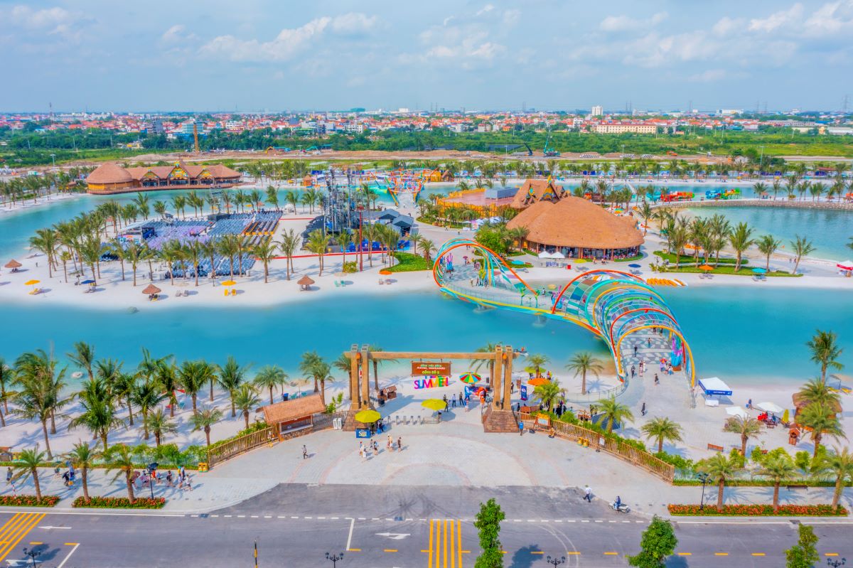 Các siêu tiện ích như VinWonders Wave Park được ví như “kỳ quan đô thị”