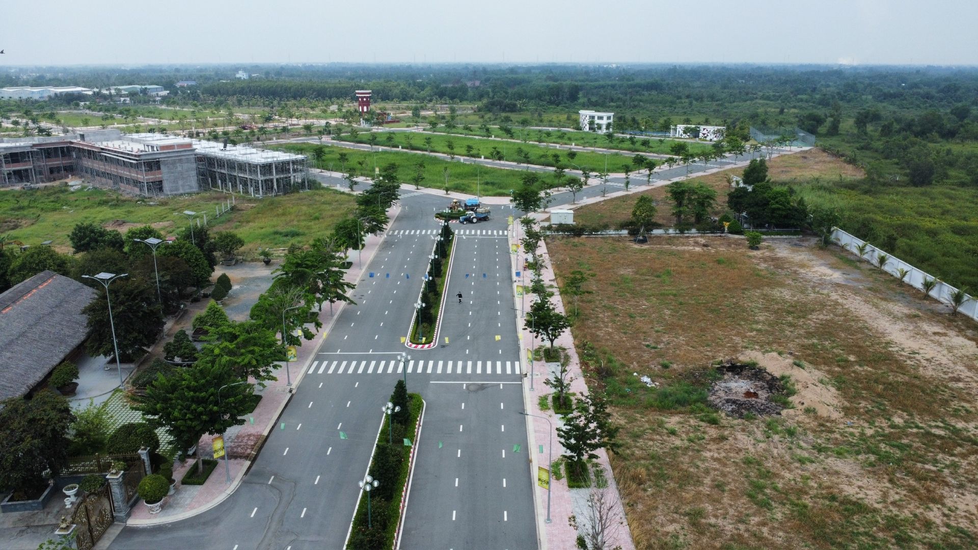 Hạ tầng giao thông từng bước hoàn thiện đồng bộ giúp Long An được chọn là điểm lý tưởng trong thu hút đầu tư trong và nước. Đặc biệt mang lại cơ hội lớn cho các doanh nghiệp trong lĩnh vực BĐS