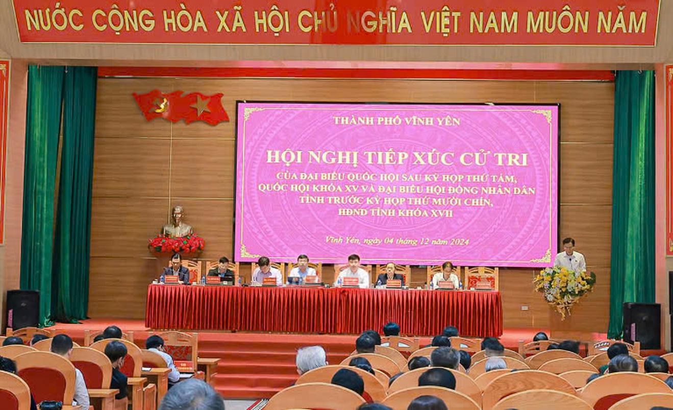 Quang cảnh buổi tiếp xúc cử tri.