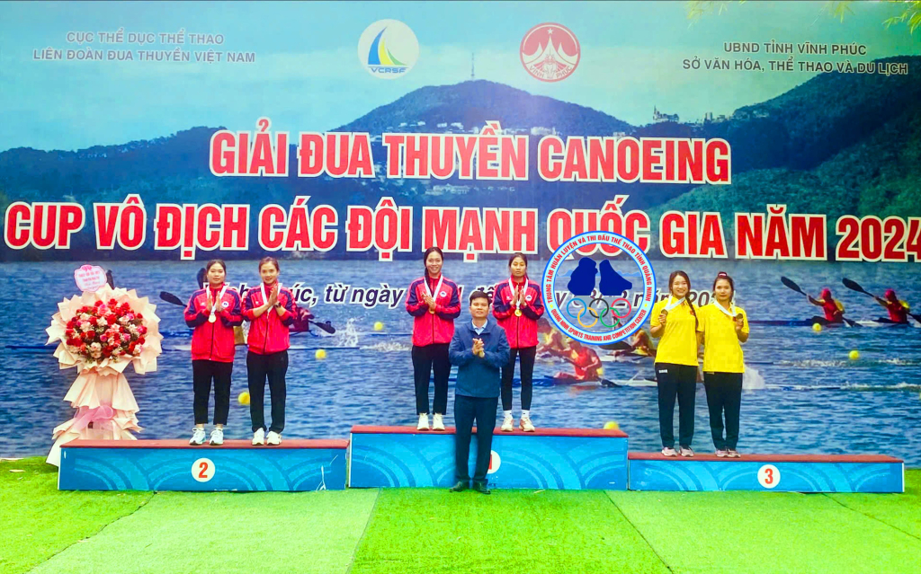 Các VĐV Quảng Ninh giành HCV ở nội dung thuyền K2-1.000m.