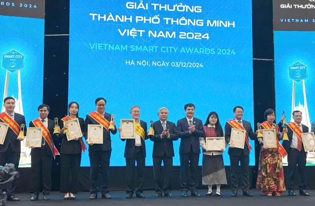 Cùng với Giải thưởng Thành phố thông minh Việt Nam 2024, thành phố Đà Nẵng cũng được vinh danh đối với 3 giải thưởng chuyên đề