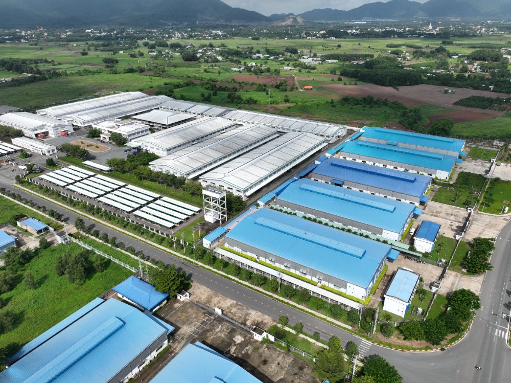 Đóng cửa phiên giao dịch ngày 4/12, cổ phiếu SZC giảm 50 đồng về 41.200 đồng/cổ phiếu. Đóng cửa phiên giao dịch ngày 4/12, cổ phiếu SZC giảm 50 đồng về 41.200 đồng/cổ phiếu.