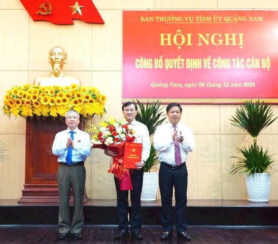 Lãnh đạo Tỉnh ủy Quảng Nam chúc mừng tân Trưởng Ban Tổ chức Tỉnh ủy Nguyễn Văn Bình Lãnh đạo Tỉnh ủy Quảng Nam chúc mừng tân Trưởng Ban Tổ chức Tỉnh ủy Nguyễn Văn Bình