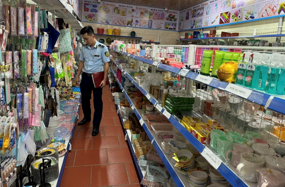 Lượng lượng QLTT tỉnh Hưng Yên tăng cường kiểm tra hàng giả cuối năm 2024