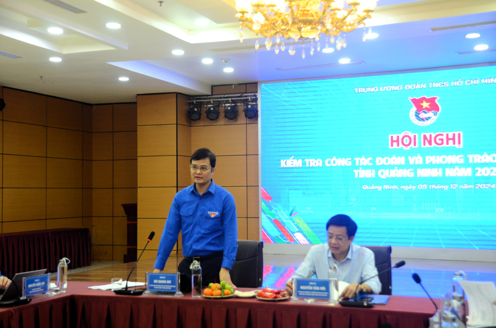 Ông Bùi Quang Huy, Bí thư thứ nhất TW Đoàn yêu cầu các cấp bộ Đoàn tỉnh Quảng Ninh tiếp tục chú trọng các hoạt động bồi dưỡng tư tưởng, nhận thức chính trị cho ĐVTN.