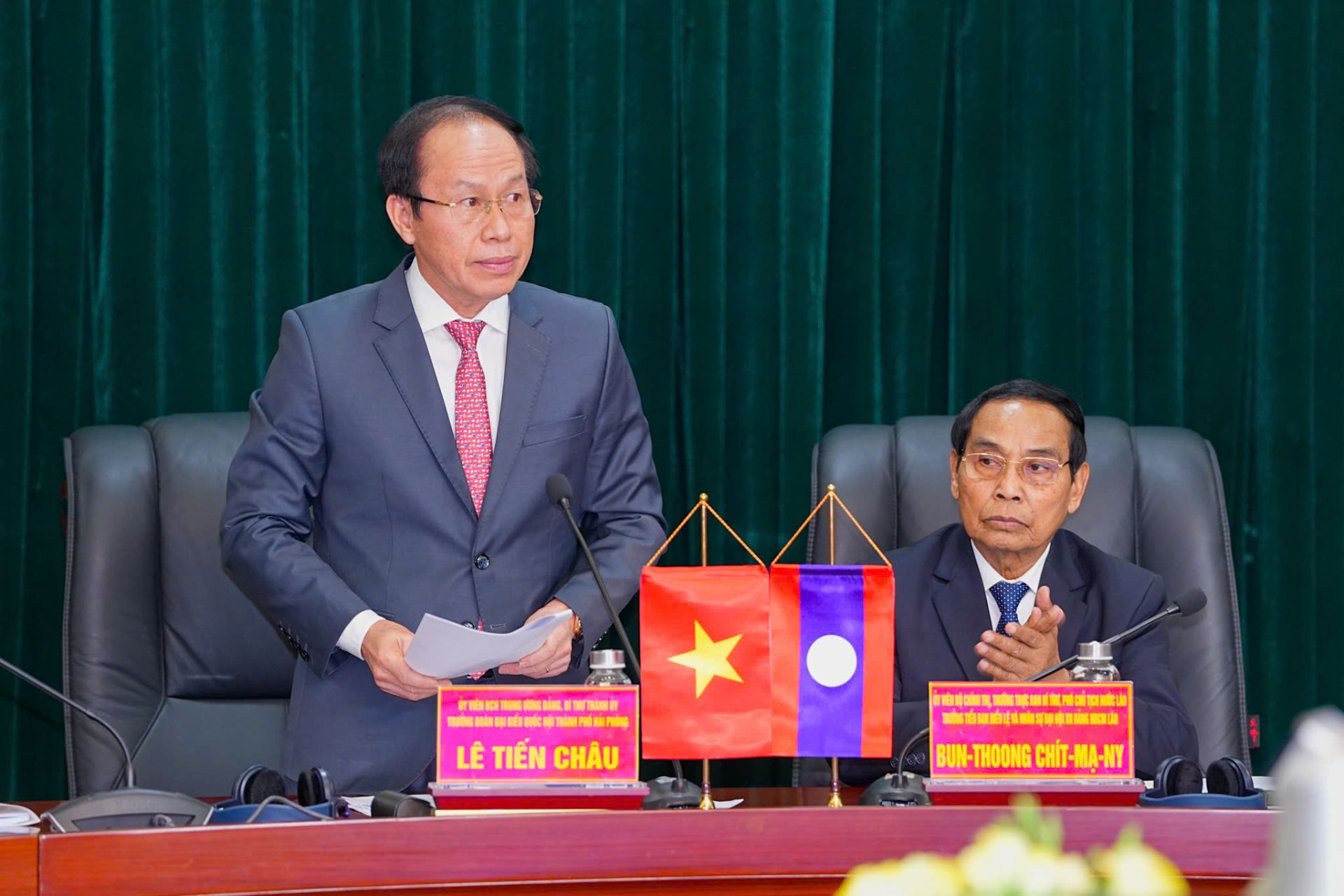 Đồng chí Lê Tiến Châu, Bí thư Thành uỷ mong muốn và tin tưởng rằng mối quan hệ hữu nghị truyền thống, đoàn kết anh em, hợp tác nhiều mặt giữa thành phố Hải Phòng với tỉnh Viêng Chăn và U-đôm-xay ngày càng đơm hoa kết trái.